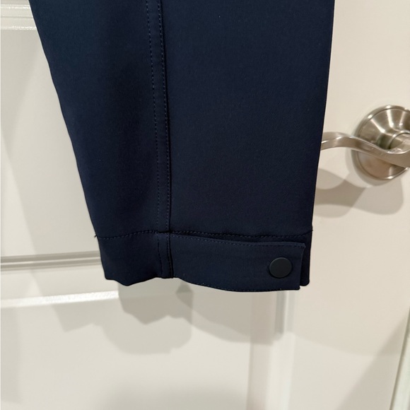 Athleta Women’s Navy Endless high rise Cargo Pant - Picture 3 of 5